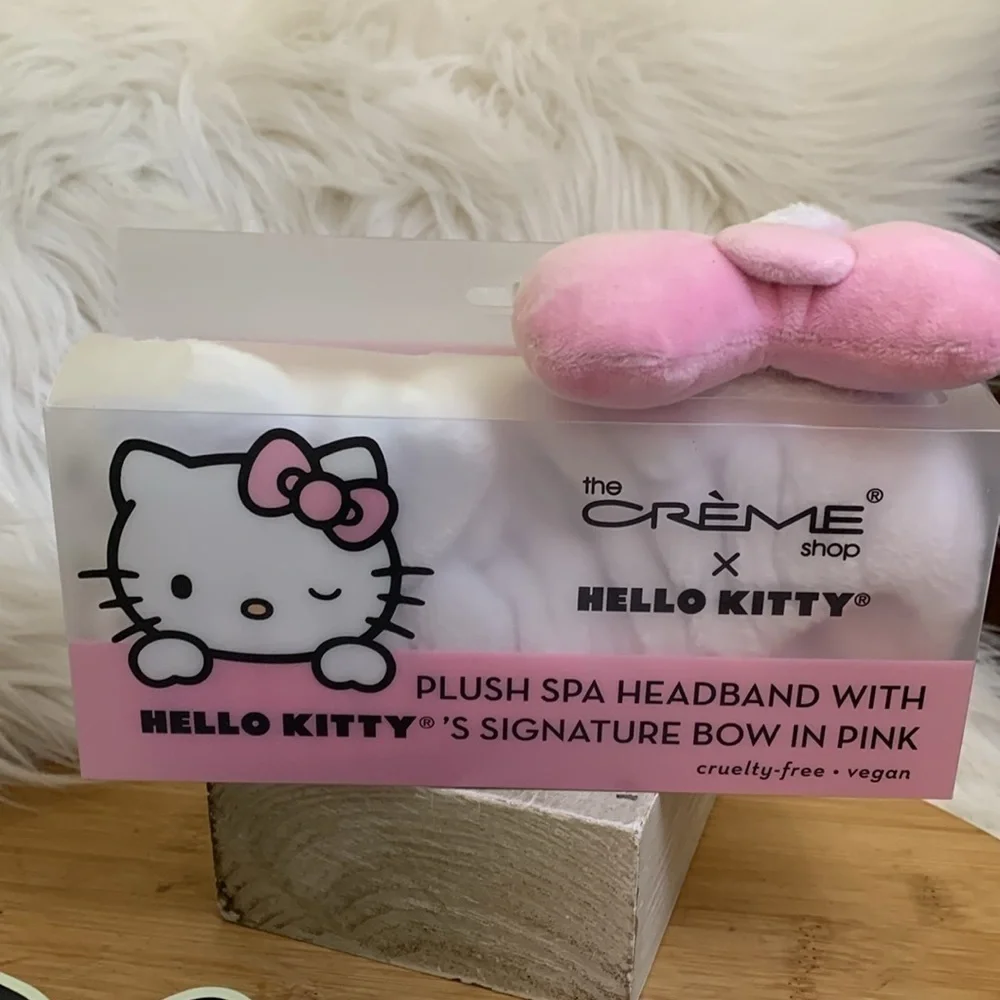 NIP Hello Kitty Spa 4 Piece Bundle 2 Masks Spa Bow Headband +Bag Charm Key Chain